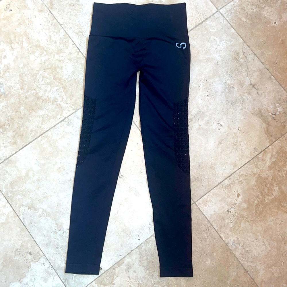 NWOT Curvesncombatboots no seam bootie scrunch leggings size medium black